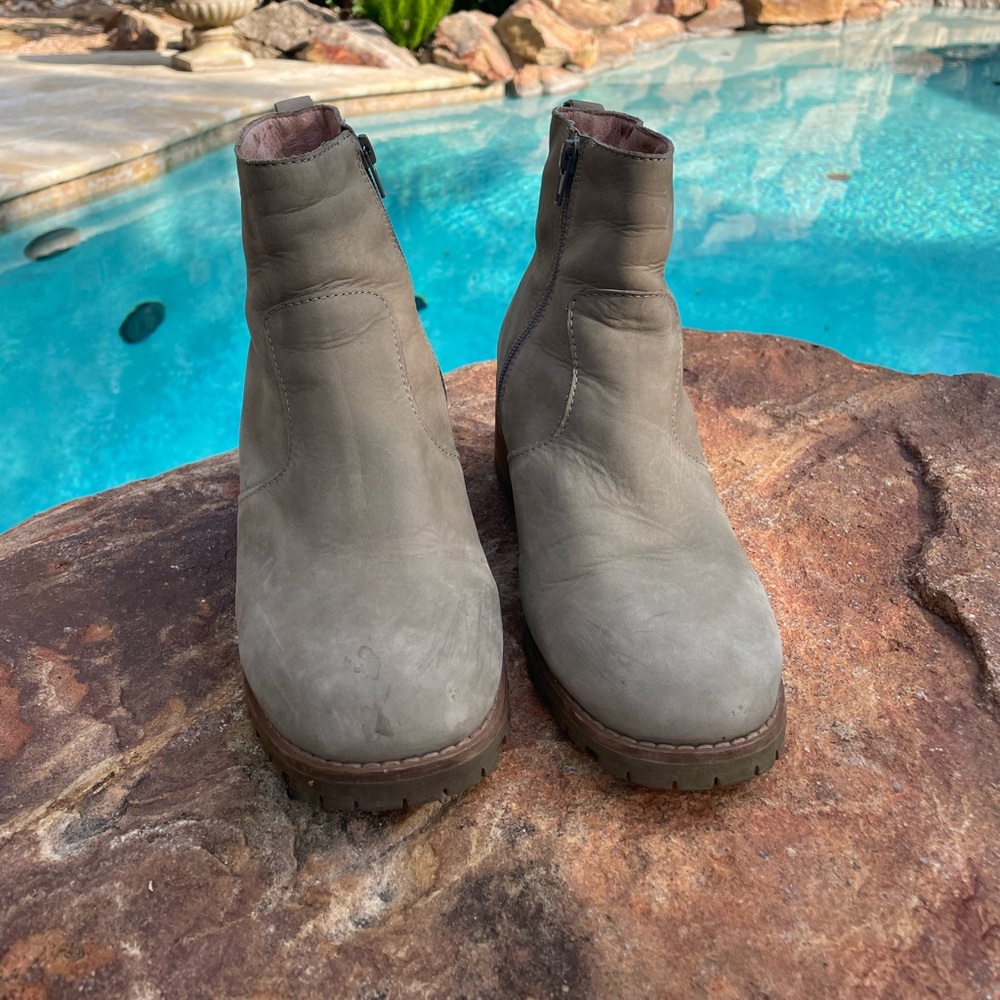 Jeffrey Campbell Faux Fur Lining Lug Soles Leather Booties in Taupe